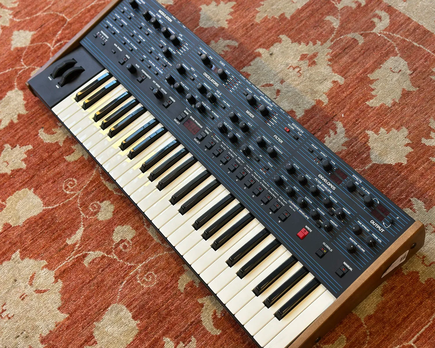 Dave Smith Instruments Oberheim ob6