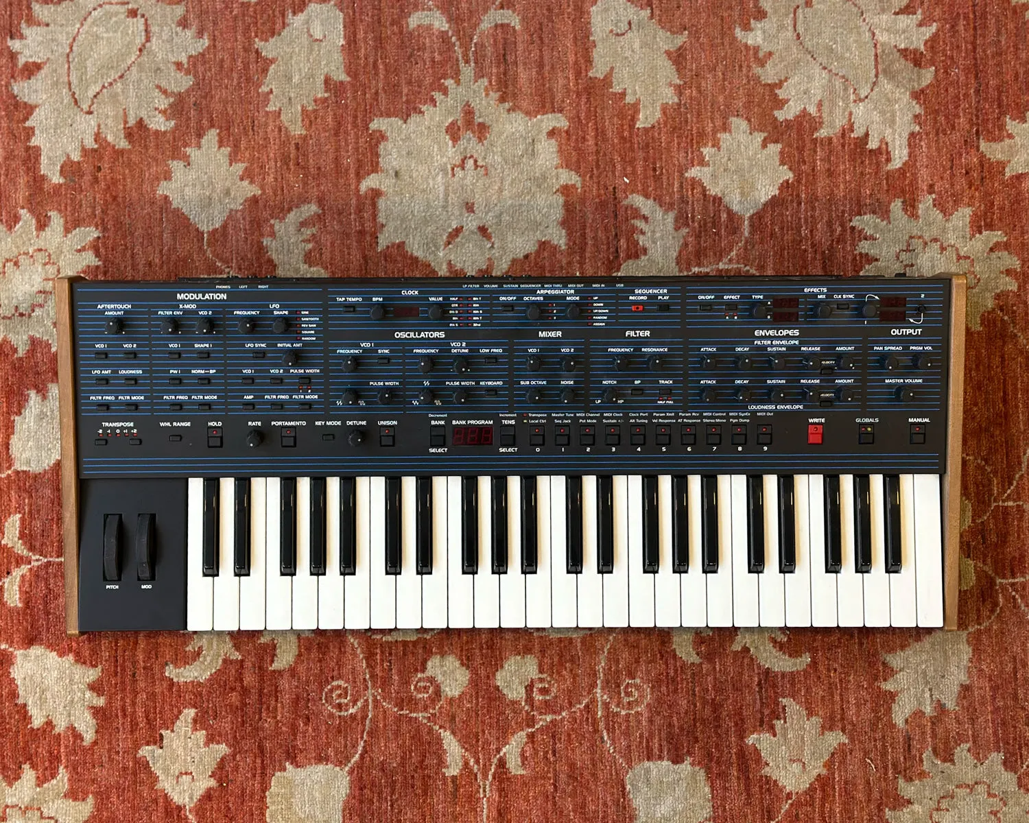 Dave Smith Instruments Oberheim ob6