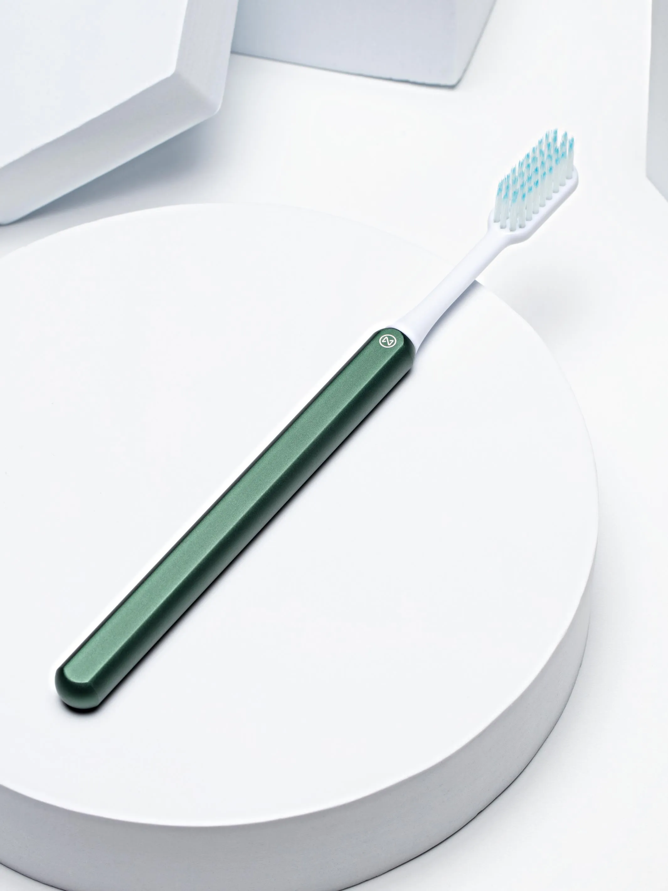 Green Toothbrush   2 brush heads