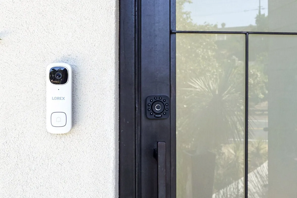 Lorex Smart Home Security Center with 2 Outdoor Cameras, 2 2K Pan-Tilt Indoor Cameras, 2K Doorbell and Floodlight Camera